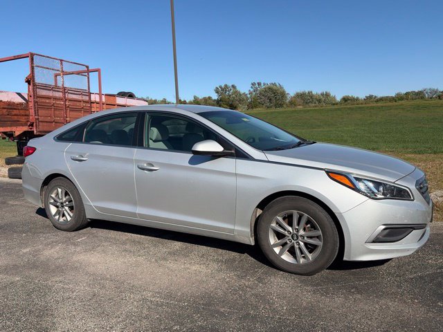 Used 2017 Hyundai Sonata Base with VIN 5NPE24AF8HH444509 for sale in Kansas City