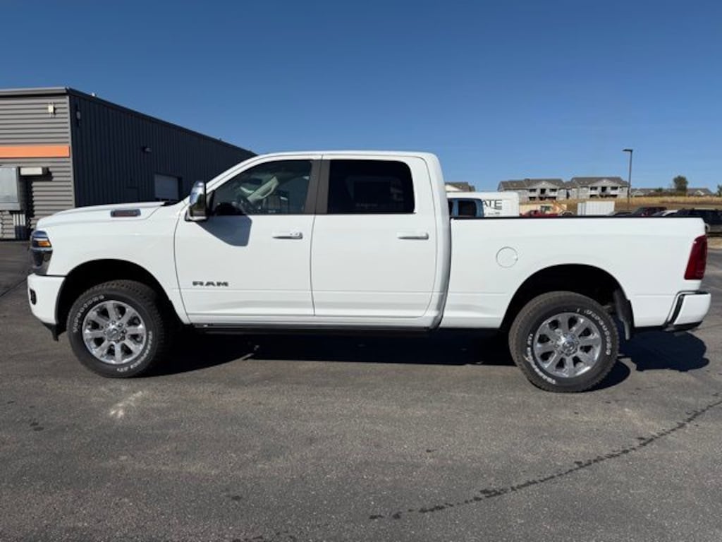 New 2026 Ram 3500 LARAMIE CREW CAB 4X4 6'4 BOX Pickup