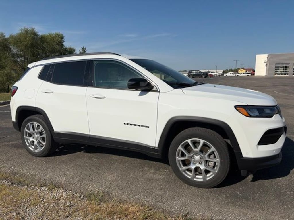 Used 2024 Jeep Compass Latitude Lux SUV
