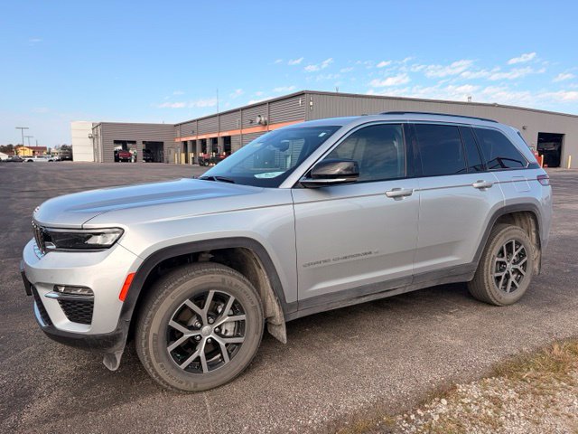 Used 2023 Jeep Grand Cherokee Limited with VIN 1C4RJHBG5P8910123 for sale in Kansas City