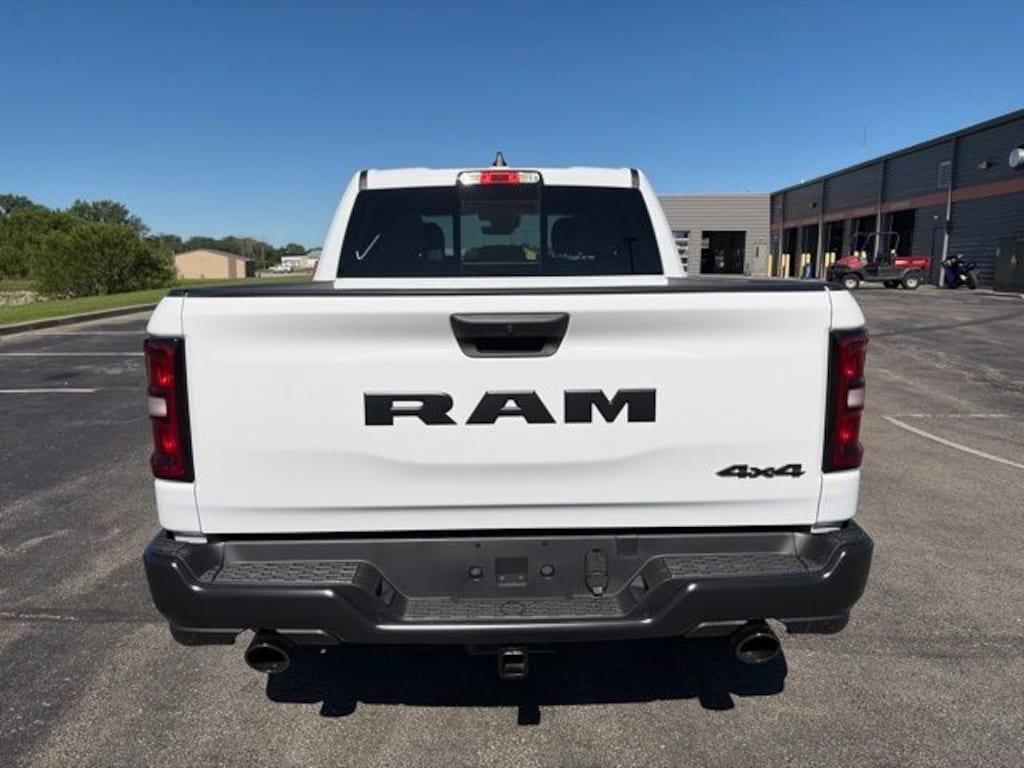 New 2026 Ram 1500 TRADESMAN CREW CAB 4X4 5'7 BOX Pickup