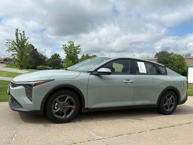 2025 Kia K4 LXS AT's photo