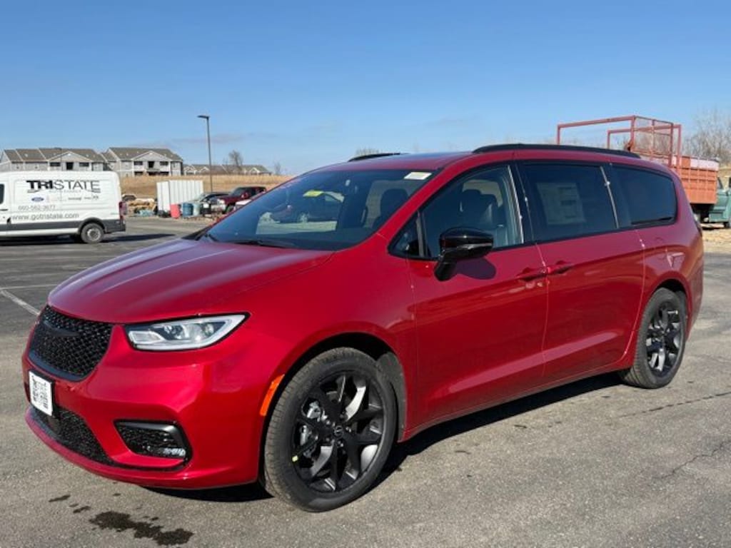 New 2026 Chrysler Pacifica LIMITED Passenger Van