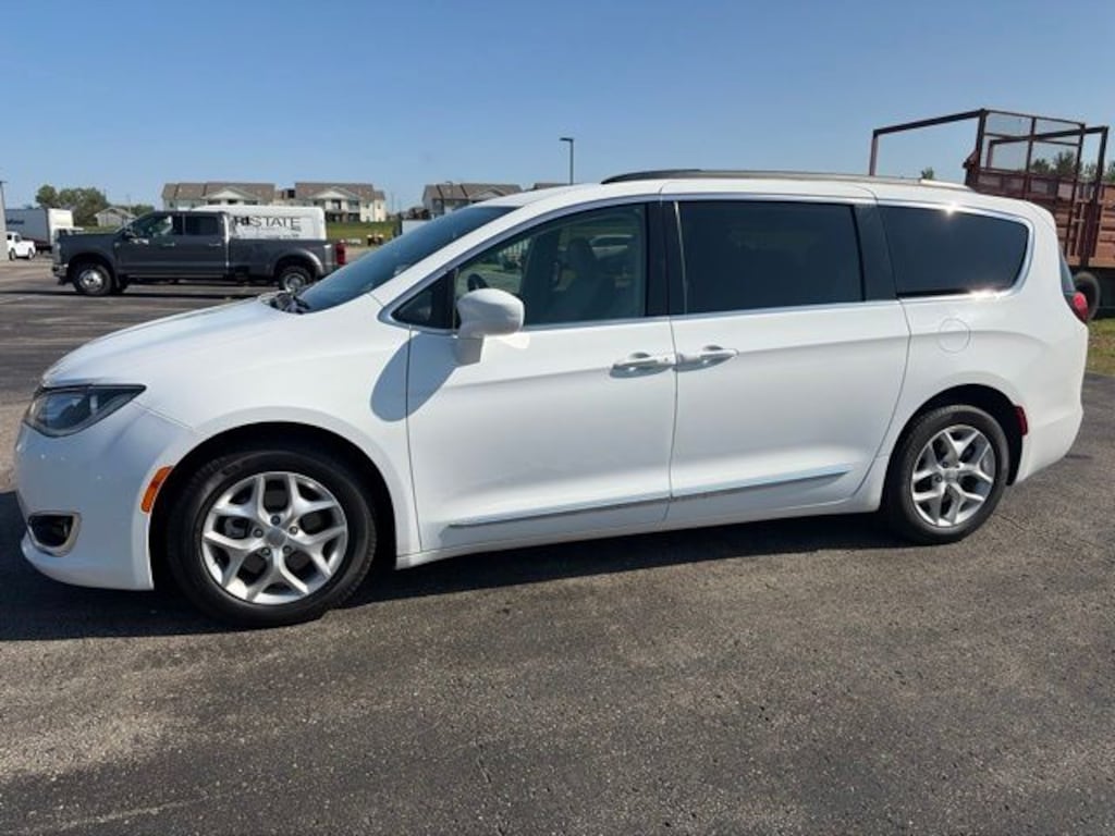Used 2017 Chrysler Pacifica Touring-L Van