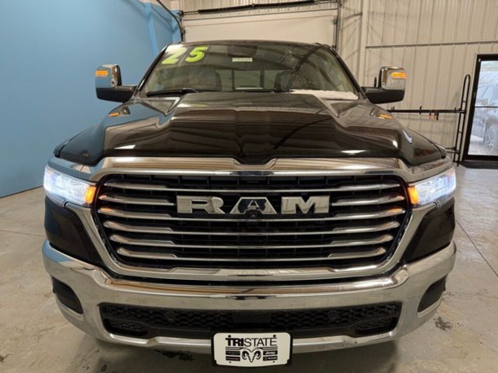 New 2025 Ram 1500 LARAMIE CREW CAB 4X4 5'7 BOX Pickup