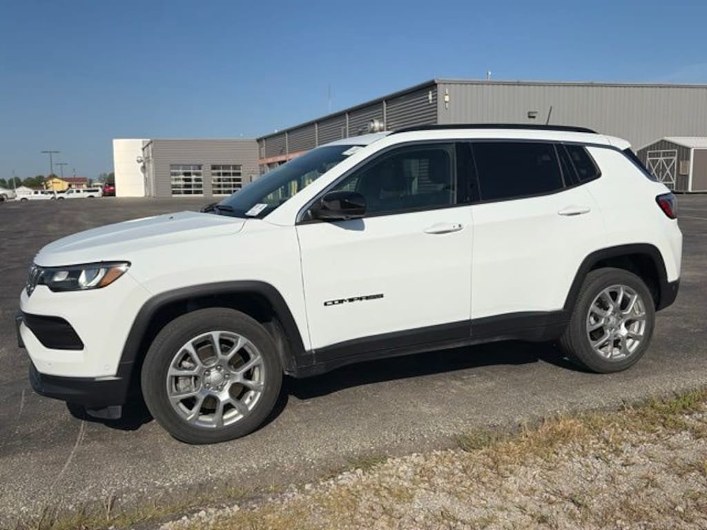 Used 2024 Jeep Compass Latitude Lux SUV