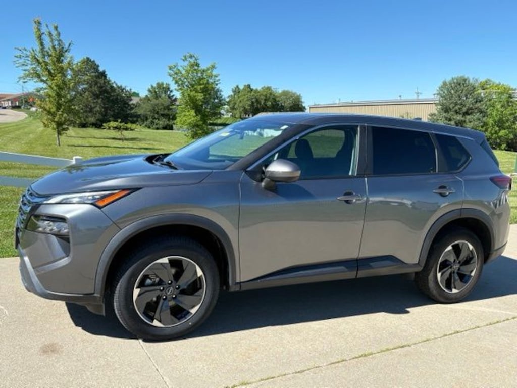Used 2024 Nissan Rogue SV SUV