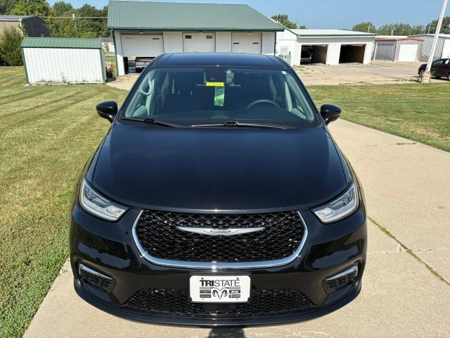 Used 2024 Chrysler Pacifica Touring L with VIN 2C4RC1BG4RR128372 for sale in Kansas City