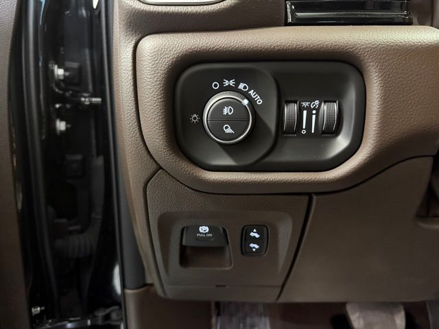 2025 RAM 1500 Laramie - Photo 14