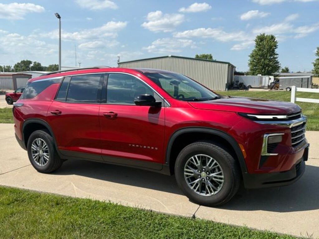 Used 2025 Chevrolet Traverse LT SUV