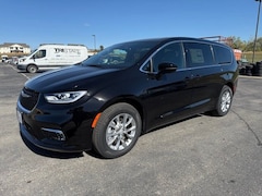 2026 Chrysler Pacifica SELECT AWD Passenger Van