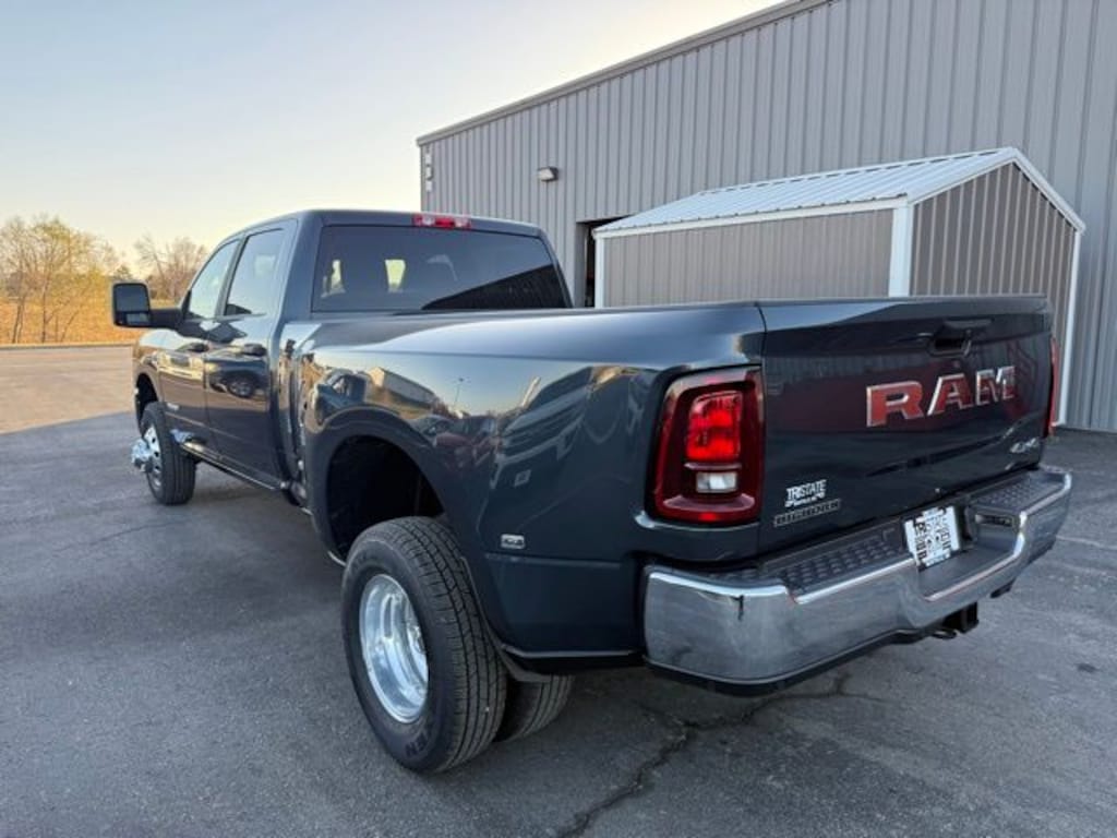 New 2026 Ram 3500 BIG HORN CREW CAB 4X4 8' BOX Pickup