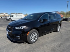2026 Chrysler Pacifica SELECT AWD Passenger Van