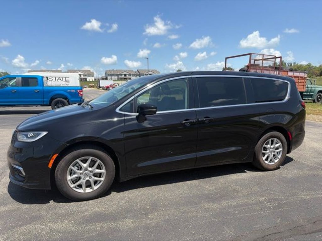 Used 2024 Chrysler Pacifica Touring L Van Passenger Van