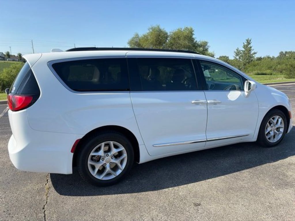 Used 2017 Chrysler Pacifica Touring-L Van