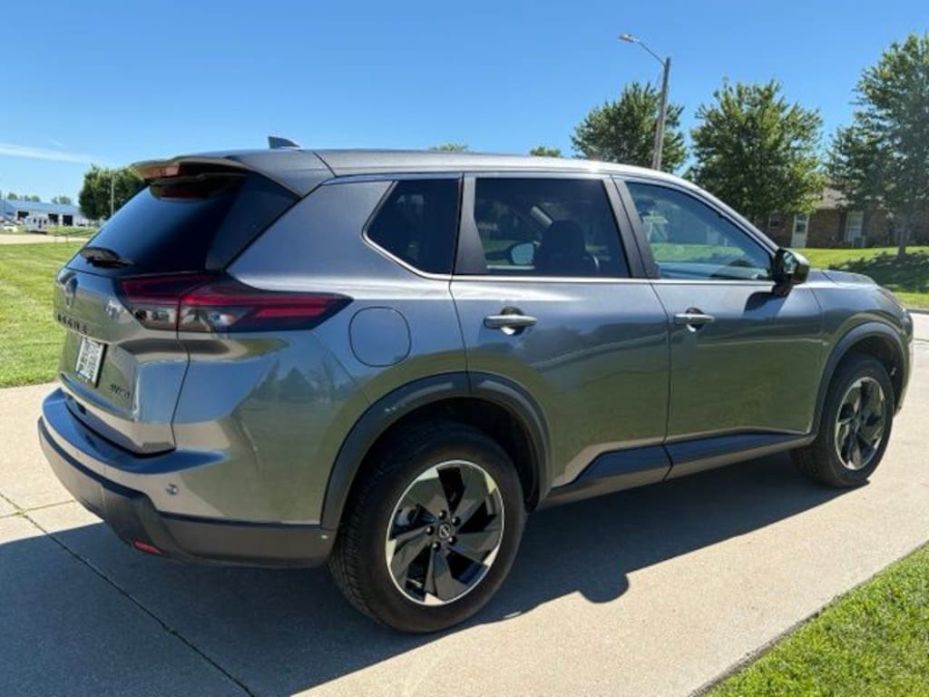 Used 2024 Nissan Rogue SV SUV