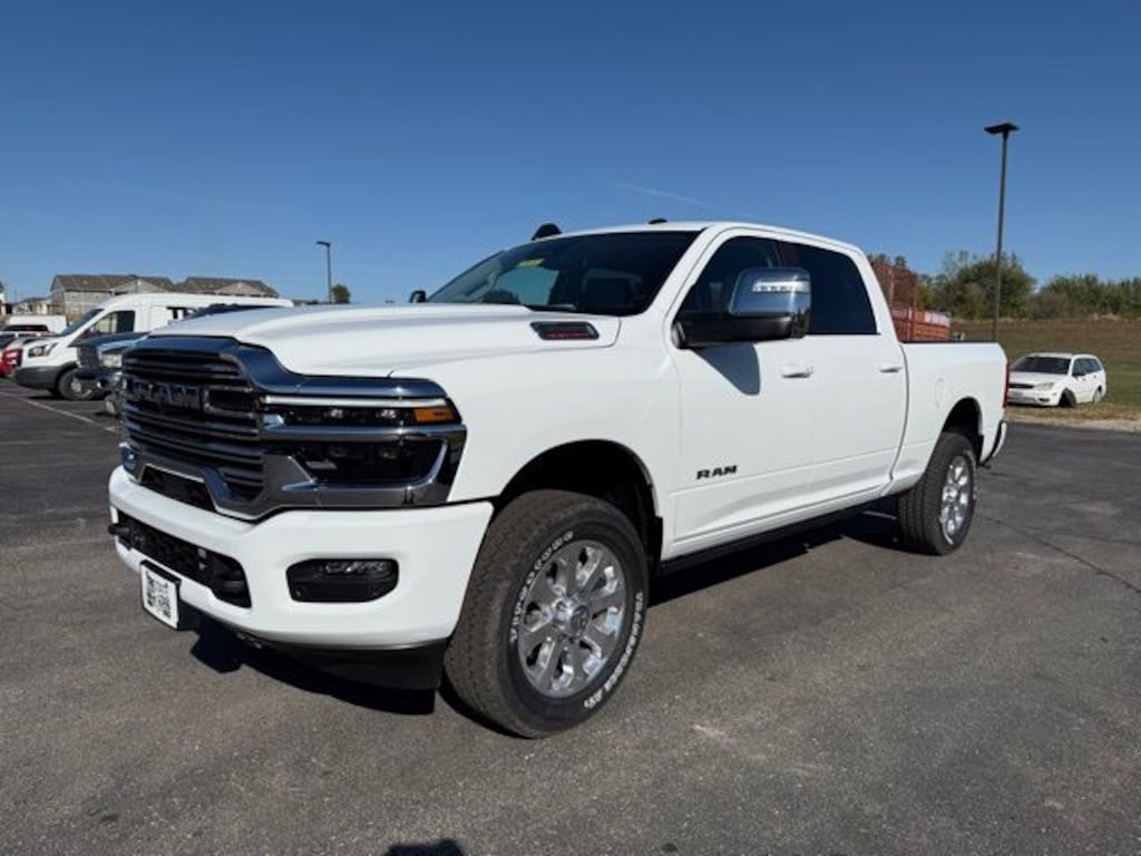New 2026 Ram 3500 LARAMIE CREW CAB 4X4 6'4 BOX Pickup
