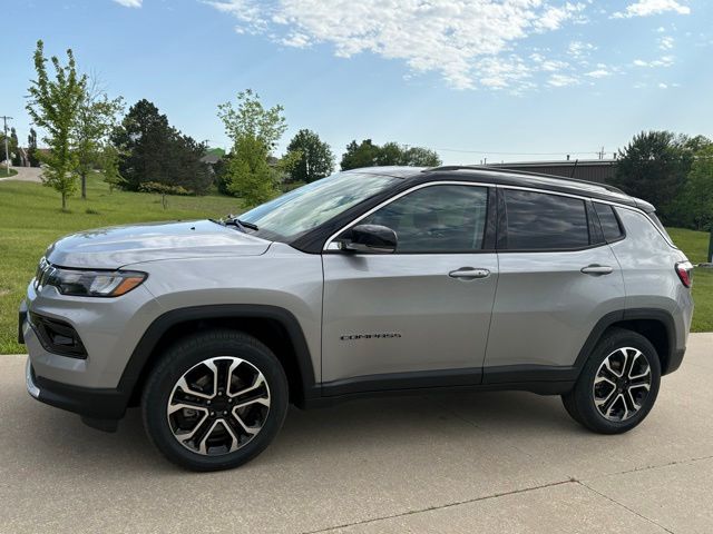 2022 Jeep Compass Limited 4X4's photo