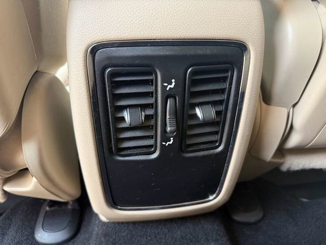 2021 Jeep Grand Cherokee Laredo E photo 3