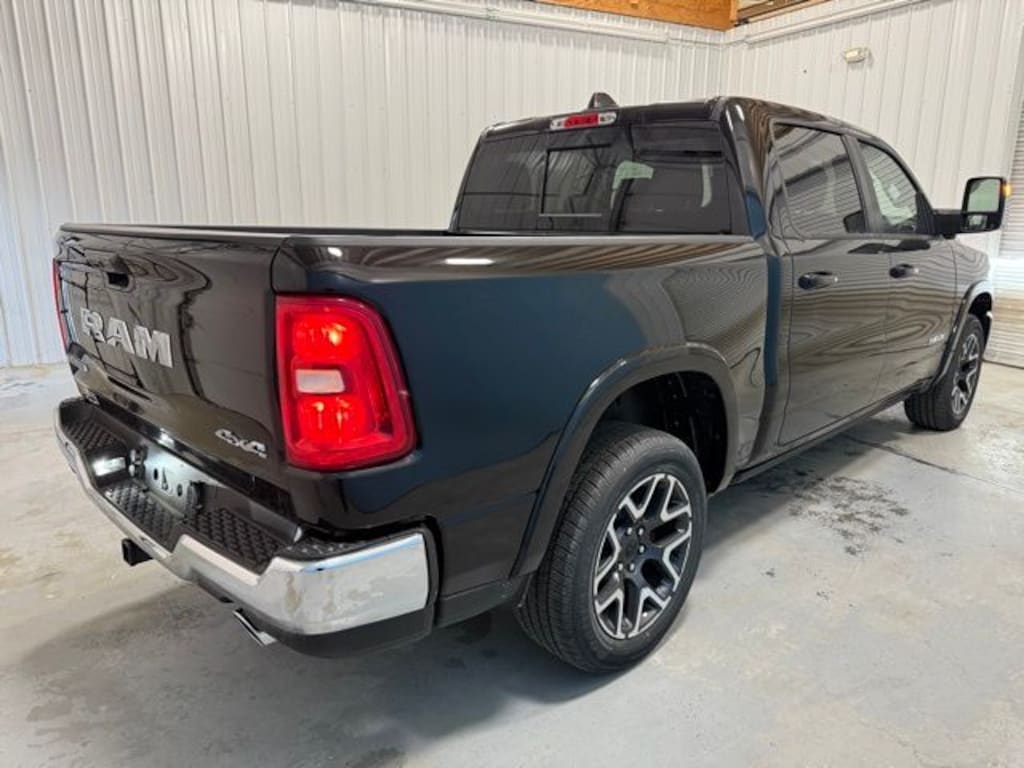 New 2025 Ram 1500 LARAMIE CREW CAB 4X4 5'7 BOX Pickup