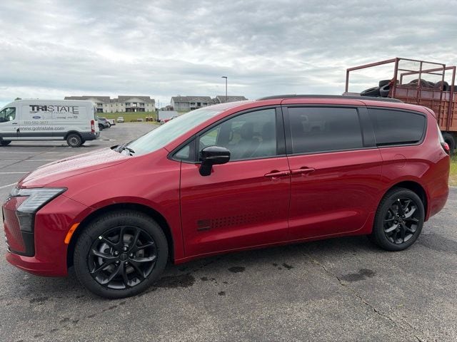 2027 Chrysler Pacifica