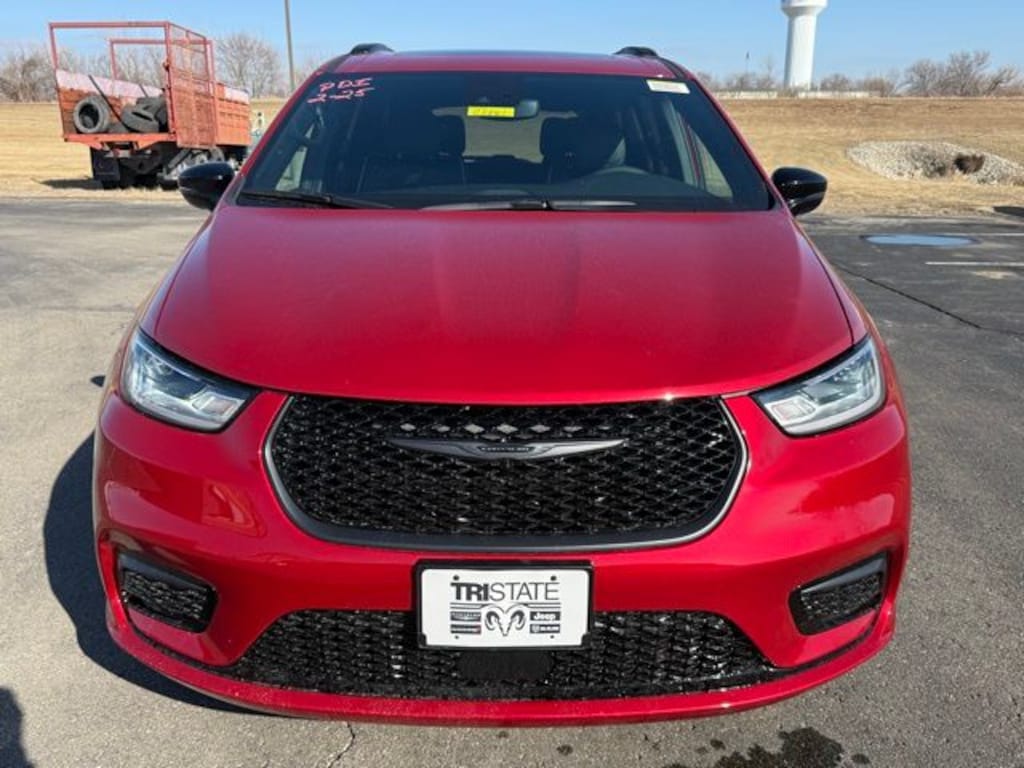 New 2026 Chrysler Pacifica LIMITED Passenger Van
