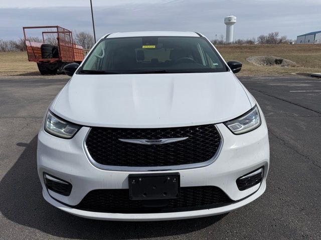 Used 2024 Chrysler Pacifica Touring L with VIN 2C4RC1BG4RR146449 for sale in Kansas City