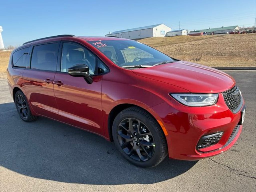 New 2026 Chrysler Pacifica LIMITED Passenger Van