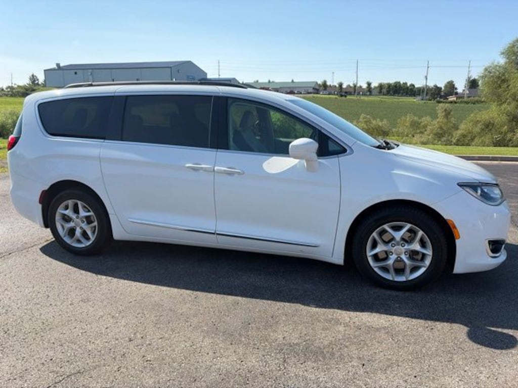 Used 2017 Chrysler Pacifica Touring-L Van