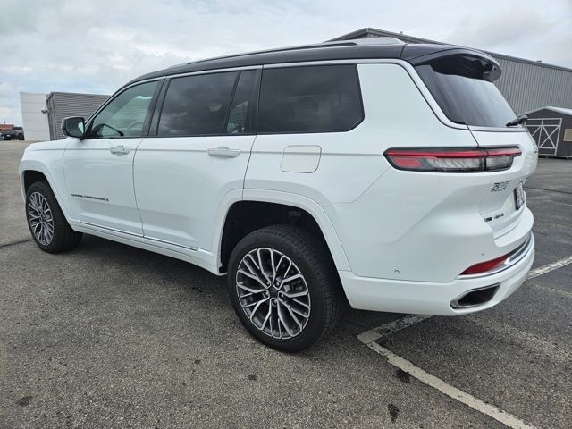 2021 Jeep Cherokee L Summit photo 4