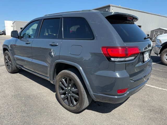 2018 Jeep Grand Cherokee Laredo Altitude photo 4