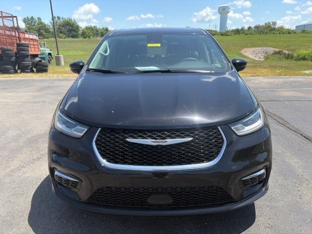 Used 2024 Chrysler Pacifica Touring L Van Passenger Van