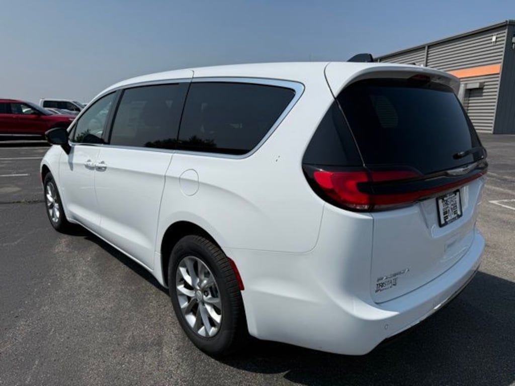 New 2026 Chrysler Pacifica SELECT AWD Passenger Van