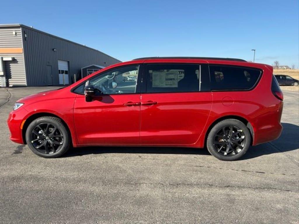 New 2026 Chrysler Pacifica LIMITED Passenger Van