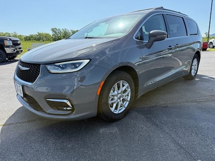2022 Chrysler Pacifica Touring L Van Passenger Van