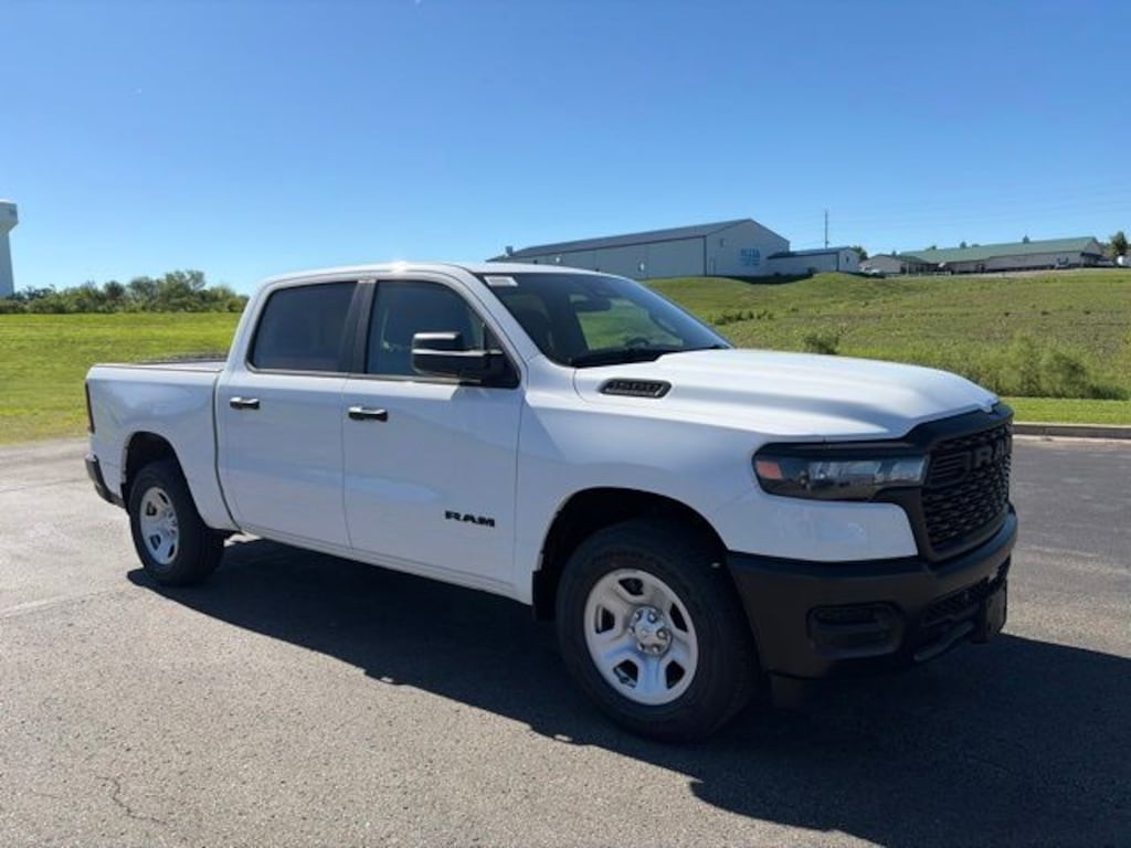 New 2026 Ram 1500 TRADESMAN CREW CAB 4X4 5'7 BOX Pickup