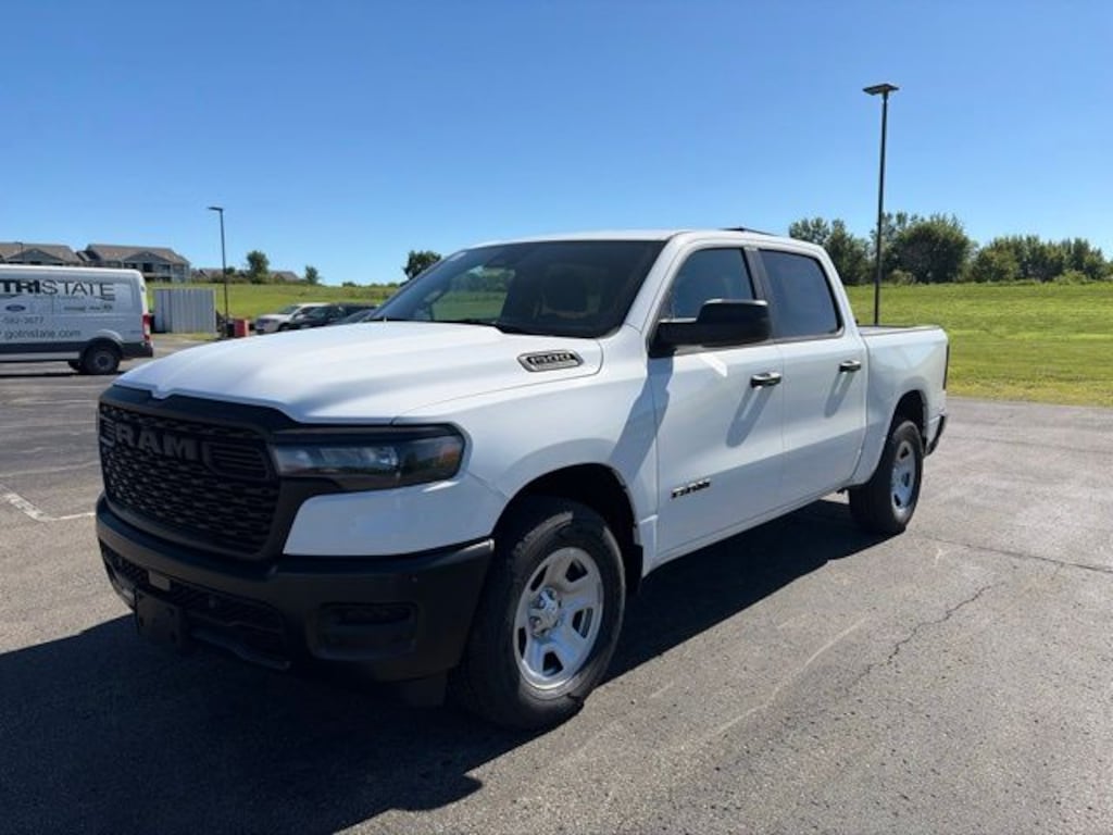 New 2026 Ram 1500 TRADESMAN CREW CAB 4X4 5'7 BOX Pickup