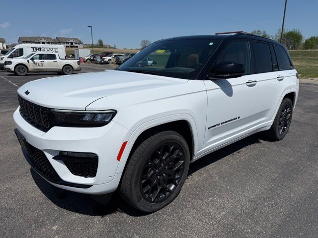 2025 Jeep Grand Cherokee Summit Reserve 4x4's photo