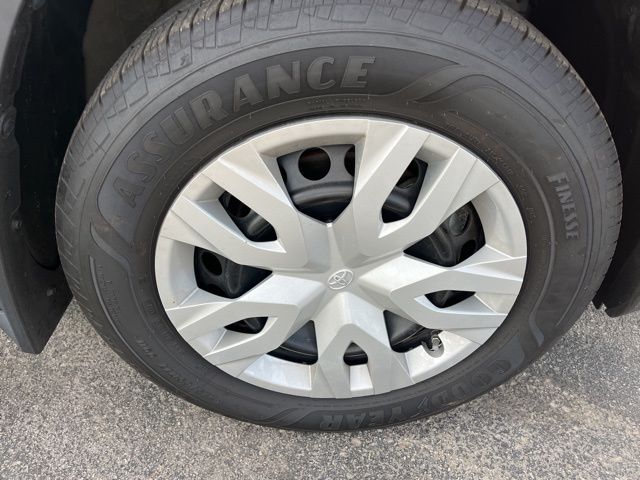 Used 2022 Toyota Corolla Cross L with VIN 7MUAAAAG8NV036158 for sale in Kansas City