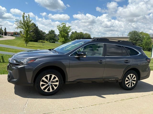 2025 Subaru Outback Premium's photo
