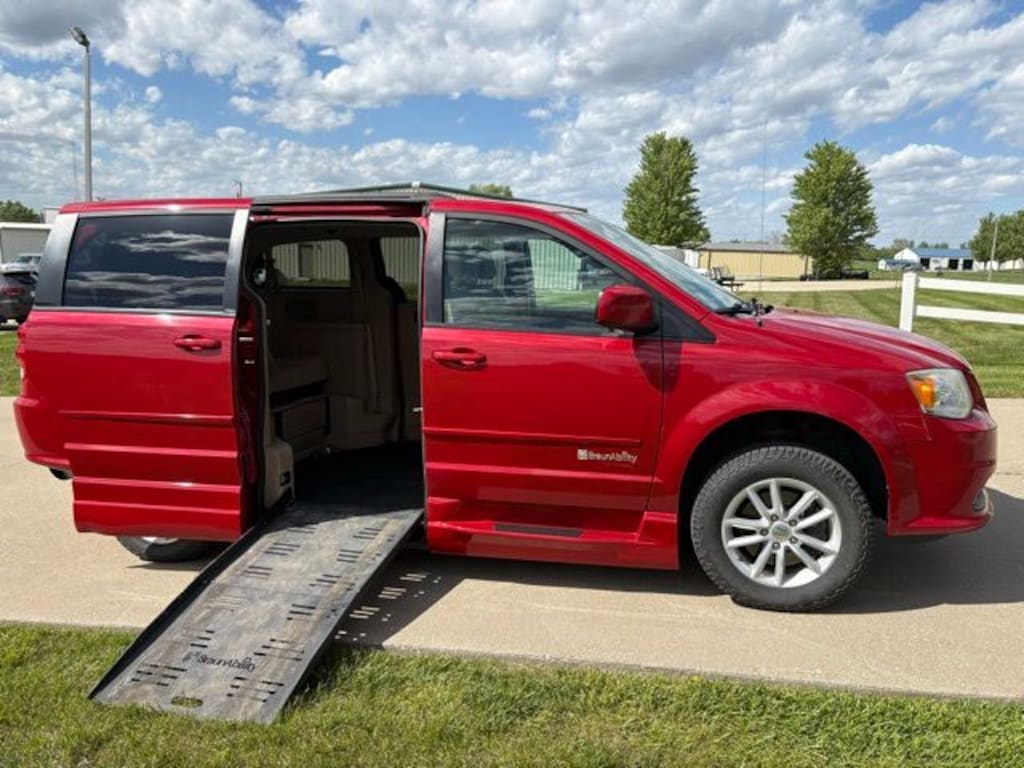 Used 2014 Dodge Grand Caravan SXT Van