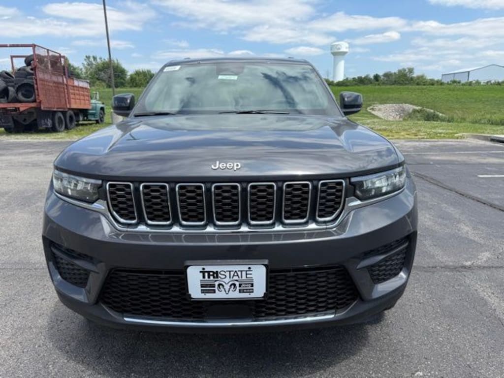 New 2026 Jeep Grand Cherokee LAREDO 4X4 Sport Utility