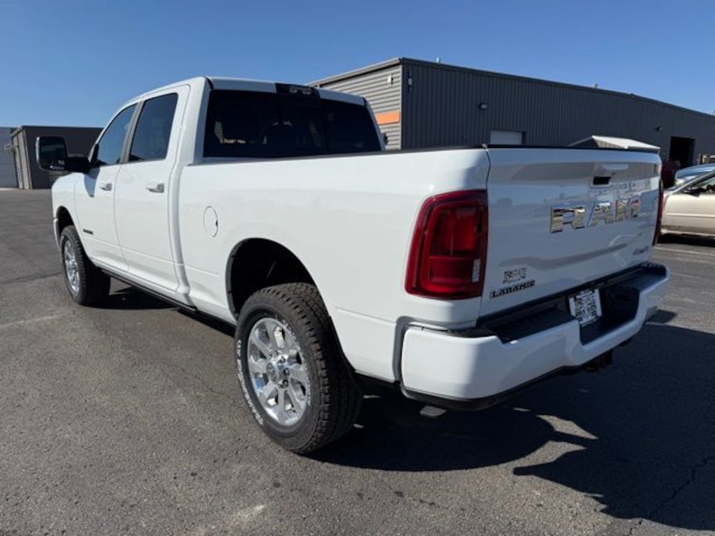 New 2026 Ram 3500 LARAMIE CREW CAB 4X4 6'4 BOX Pickup