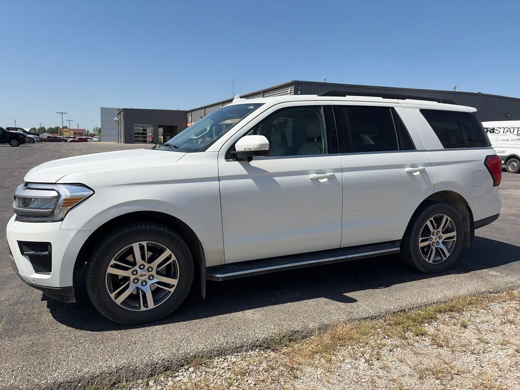 Used 2023 Ford Expedition XLT with VIN 1FMJU1J85PEA52770 for sale in Kansas City