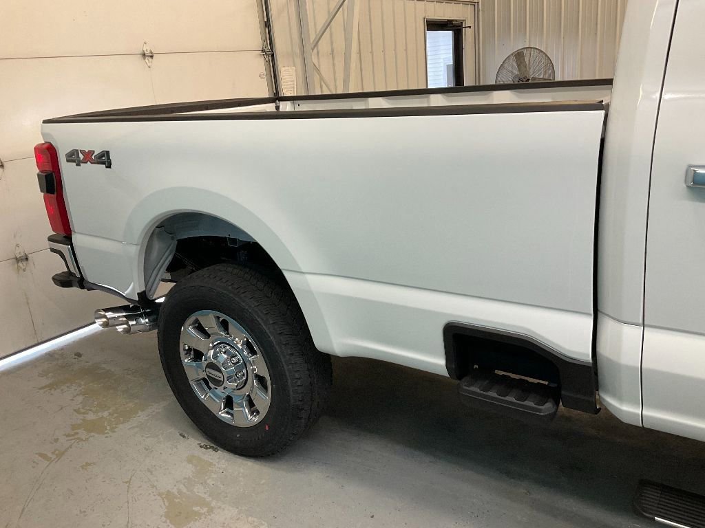 2025 Ford F-250 Lariat photo 3