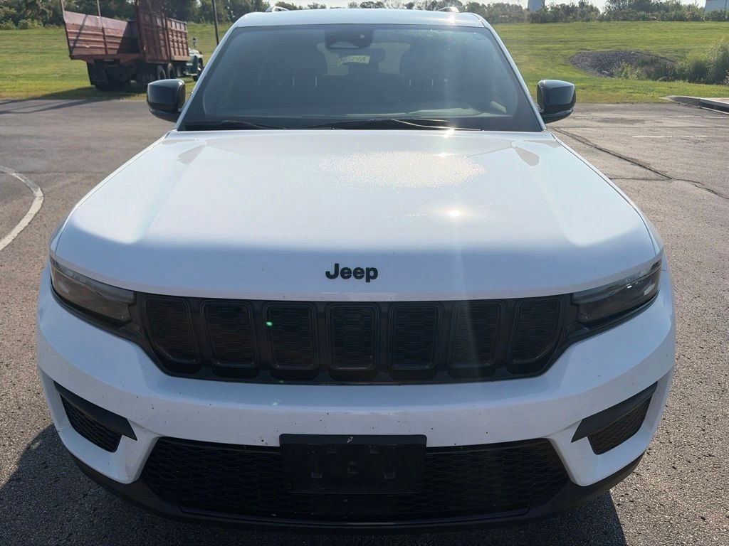 Used 2024 Jeep Grand Cherokee Altitude SUV