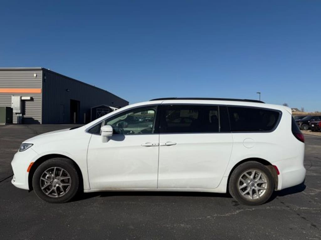 Used 2022 Chrysler Pacifica Touring L Minivan/Van