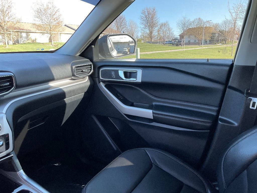 2020 Ford Explorer XLT photo 5