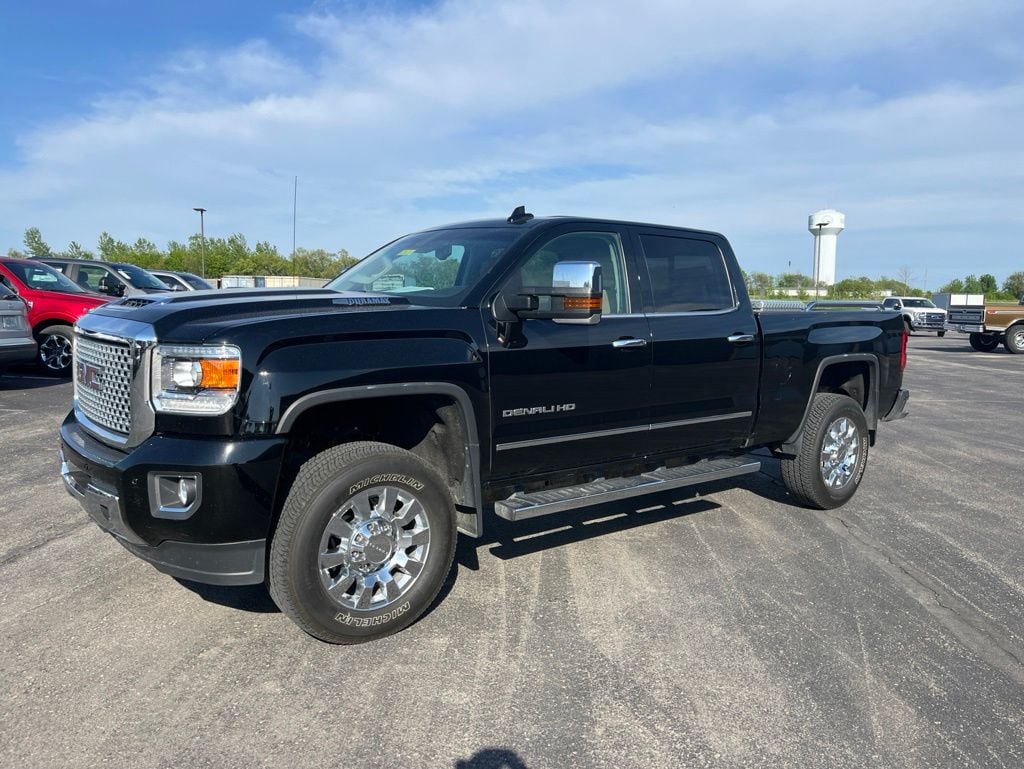 2017 GMC Sierra 4WD Crew Cab Standard Box Denali's photo