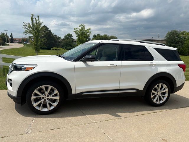 2023 Ford Explorer Platinum 4WD's photo